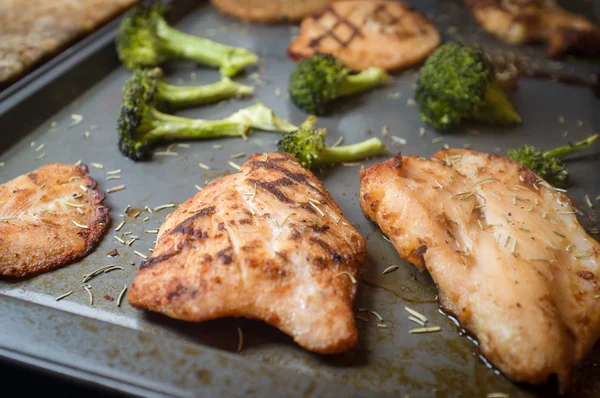 Grilled Chicken Broccoli — Stock Photo, Image