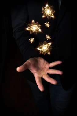 El yüzen atom