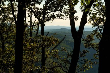 Dağın manzarası. Tammany Dağı 'nın tepesinden Minsi Delaware su geçidine yakın.