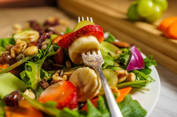유기농 샐러드와 바나나 그리고 비나이 그레트 — 스톡 사진