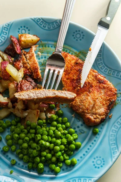 Grilled Porkchops Marinated Honey Glaze Baked Home Fries Green Peas — Stock Photo, Image