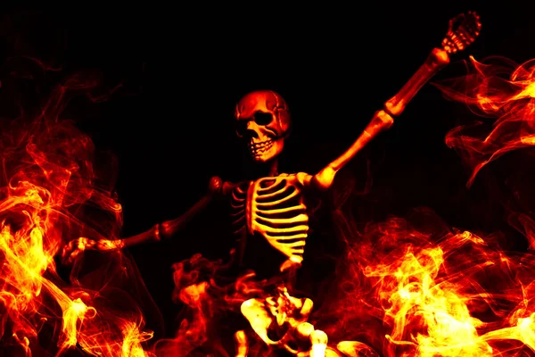 Spaventoso Demone Halloween Scheletro Danza Nel Fuoco Mortale — Foto Stock