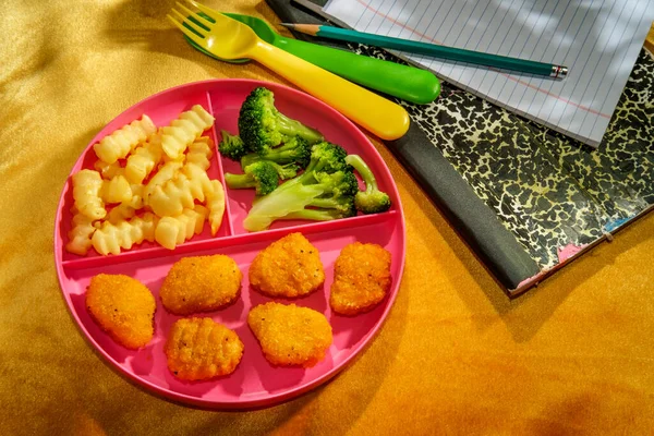 Casa Scolpire Pranzo Con Crocchette Pollo Servito Vassoio Con Patatine — Foto Stock