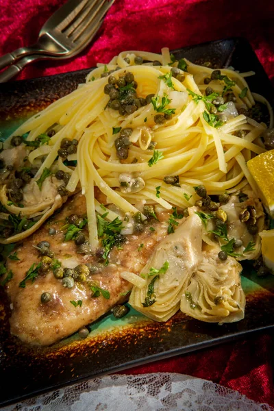 Italian Chicken Piccata Linguine Artichoke Hearts Capers — Stock Photo, Image