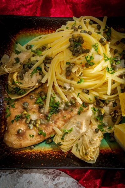 Italian Chicken Piccata Linguine Artichoke Hearts Capers — Stock Photo, Image