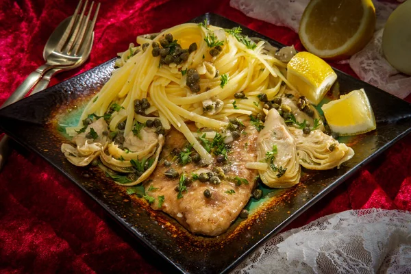 Italian Chicken Piccata Linguine Artichoke Hearts Capers — Stock Photo, Image