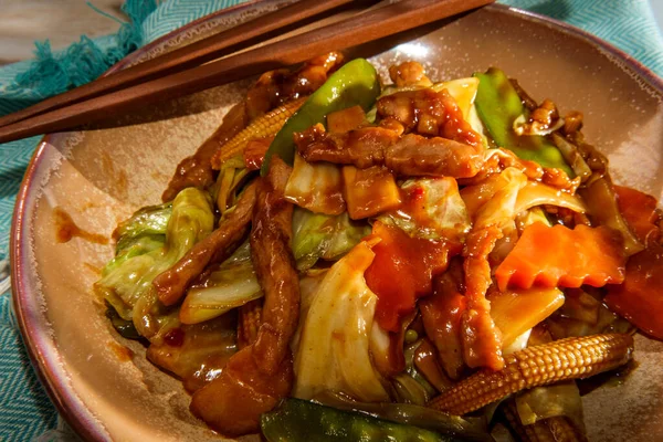 Обед Открытом Воздухе Солнечный День Китайская Кухня Двойной Приготовленной Свинины — стоковое фото