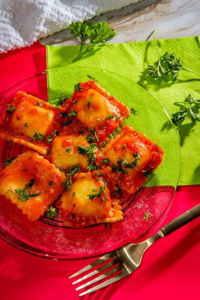 Italian Ravioli Served Tomato Marinara Sauce Garnished Chopped Parsley — Stock Photo, Image