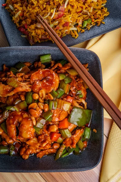 Plats Emporter Poulet Chinois Kung Pao Crevettes Aux Arachides Côté — Photo