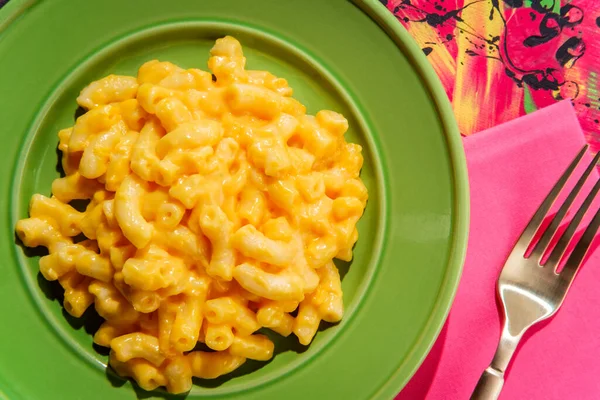 Gestileerde Pop Mode Macaroni Kaas Abstracte Roze Achtergrond — Stockfoto