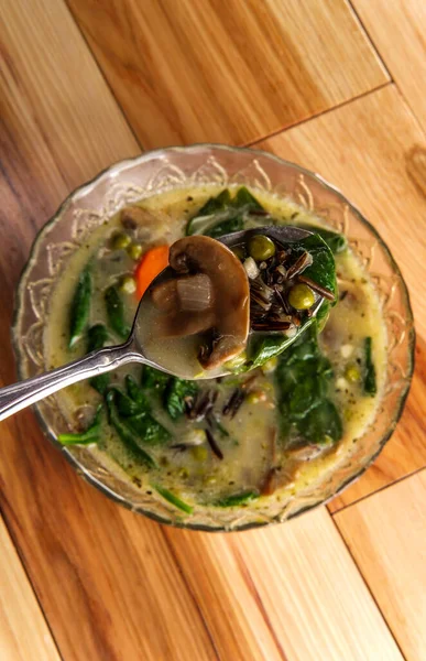 Soupe Crémeuse Champignons Riz Sauvage Aux Carottes Épinards Pois Verts — Photo