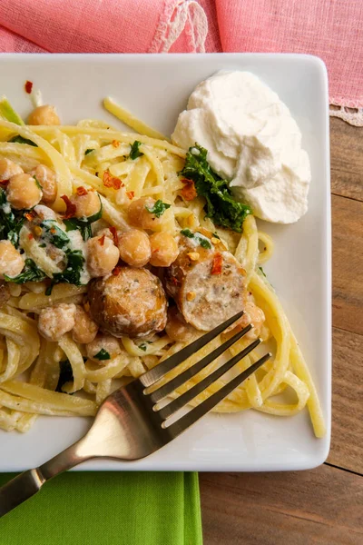 Linguine Pasta Italian Chicken Sausage Chickpeas Kale Creamy Ricotta Cheese — Stock Photo, Image