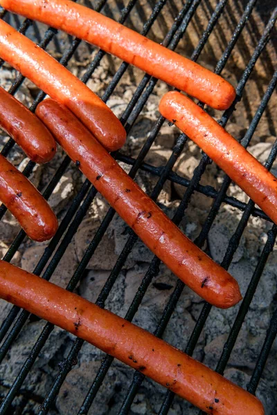 Grillowanie Stóp Długie Hot Dogi Letni Piknik Grillowy — Zdjęcie stockowe