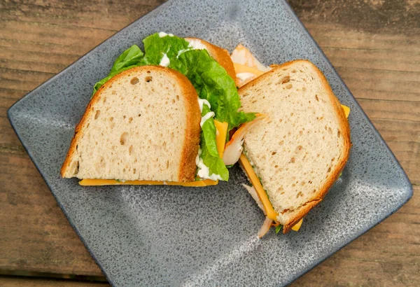 Buffalo Kip Amerikaanse Kaas Sandwich Picknicktafel — Stockfoto