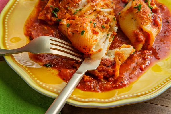 Pâtes Italiennes Farcies Coque Conchiglioni Cuites Sauce Tomate Marinara — Photo