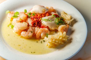 Çin deniz ürünleri karışımı karides kalamar ve ıstakoz.