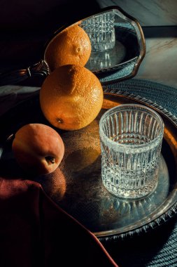 Meyve hala portakallı ve şeftalili.