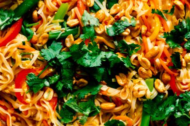 Fıstıklı, nefis vejetaryen kabaklı thai.