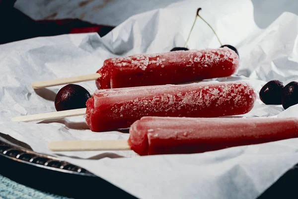Juicy Homemade Black Cherry Icepops Parchment Paper — Stock Photo, Image
