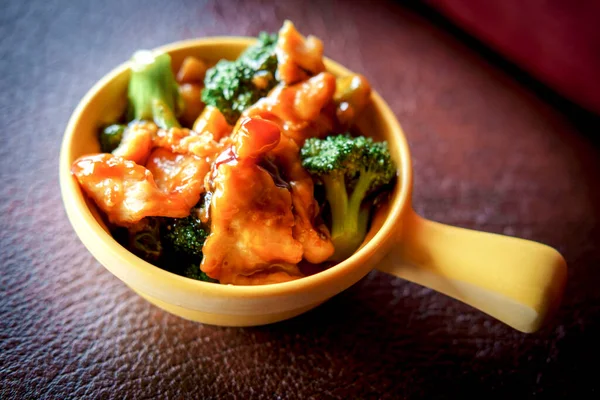 Comida China Pollo Brócoli Para Llevar Servida Tazón —  Fotos de Stock