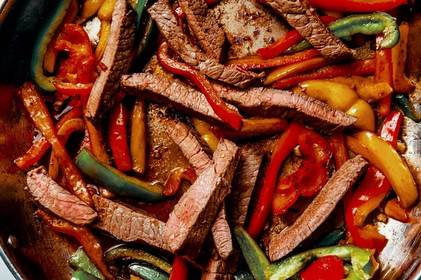 Gotowanie Meksykańskie Top Steak Fajitas Gigantycznej Patelni Stołówce — Zdjęcie stockowe