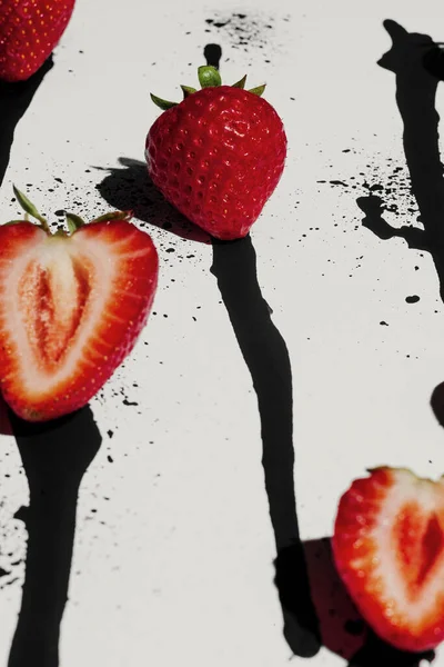 Verse Aardbeien Abstracte Zwarte Witte Achtergrond — Stockfoto