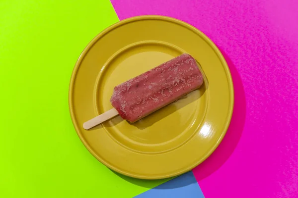 Căpșuni Fructe Roz Icepop Fundal Modern Stilizat Neon Roz — Fotografie, imagine de stoc