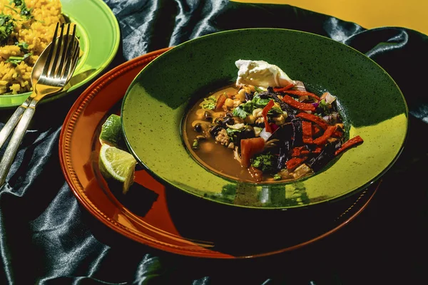 Sopa Taco Frango Mexicana Com Feijão Preto Arroz Selvagem — Fotografia de Stock