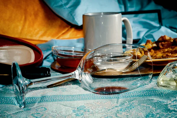 Breakfast Bed Hungover Wild Night Drinking Red Wine — Stock Photo, Image