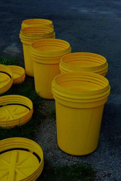 Several Empty Garbage Cans End Driveway — Stock Photo, Image