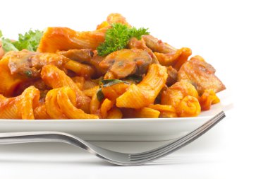 Mantarlı makarna bolognese