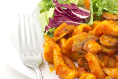 Mantarlı makarna bolognese