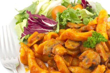 Mantarlı makarna bolognese