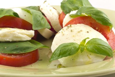Caprese salatası