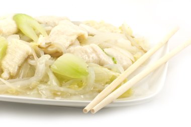 tavuk ve soya chow mein