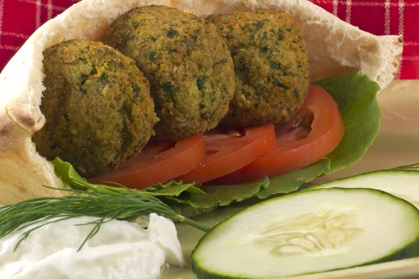 Falafel em um bolso Pita — Fotografia de Stock