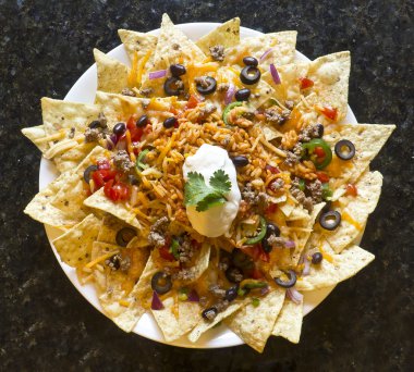 nachos pirinç ve ekşi krema ile