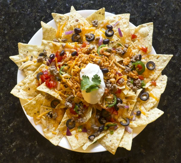 Nachos mit Reis und saurer Sahne — Stockfoto