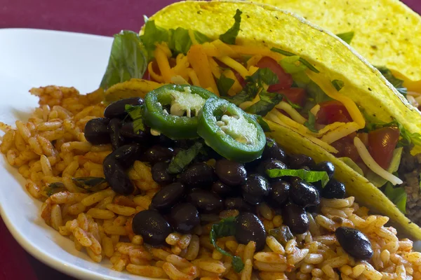 Tacos mexicanos com arroz e feijão — Fotografia de Stock