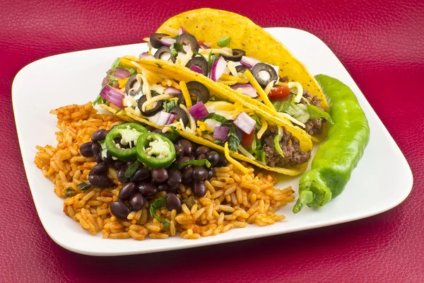 Tacos mexicanos com arroz e feijão — Fotografia de Stock