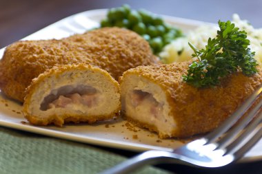 Tavuk dolması Cordon Bleu