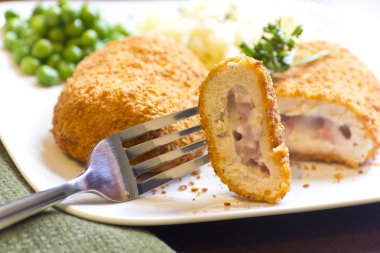 Tavuk dolması Cordon Bleu
