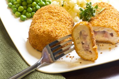 Tavuk dolması Cordon Bleu