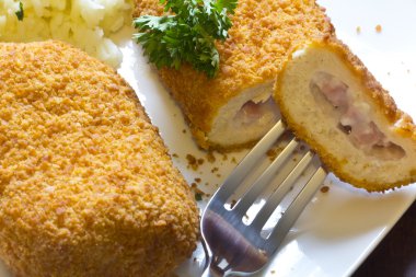 Tavuk dolması Cordon Bleu