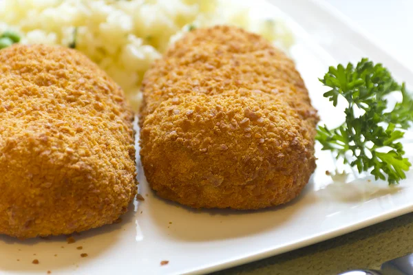 Cordón de pollo relleno Bleu —  Fotos de Stock