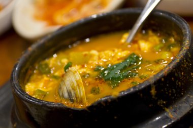 Kore deniz mahsulleri çorbası Hae-mul Soondooboo