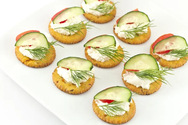 Crackers with Cheese Tomato Cucumber and Dill — Stock Photo, Image