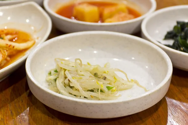 Brotos de feijão coreano, Kongnamul-muchim — Fotografia de Stock