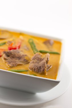 Biftekli Thai kırmızı köri.