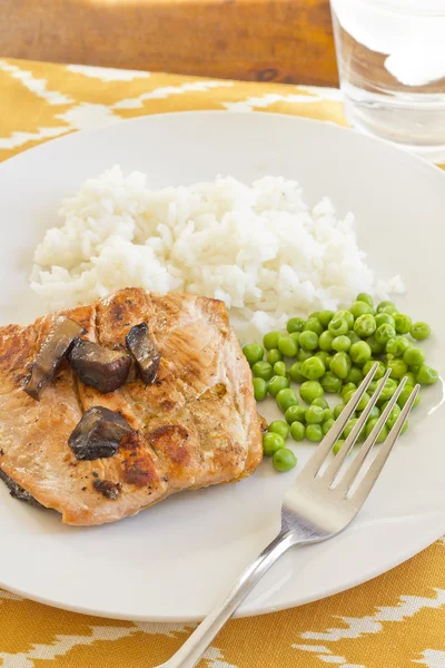 Salmon dengan Jamur Portobello — Stok Foto